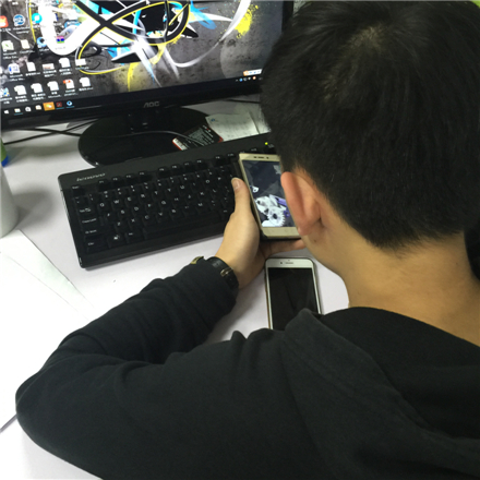 蔡師傅在視頻教盧先生檢查柯尼卡美能達復印機bizhub283鼓齒輪-科頤辦公 蔡師傅在視頻教盧先生檢查柯尼卡美能達復印機bizhub283鼓齒輪-科頤辦公