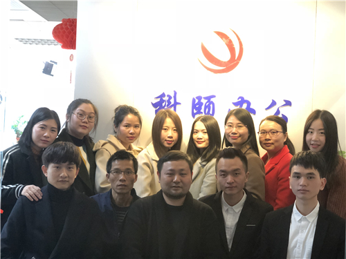 科頤家人一起合照留念