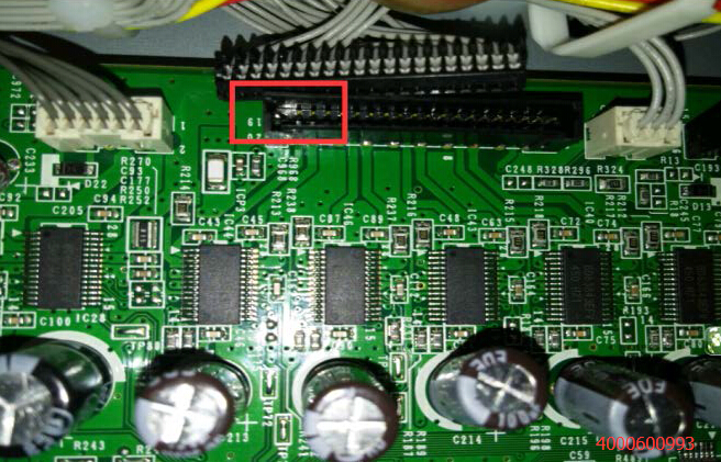 黑色碳粉供應馬達的排線插口針腳歪斜-科頤辦公 黑色碳粉供應馬達的排線插口針腳歪斜-科頤辦公